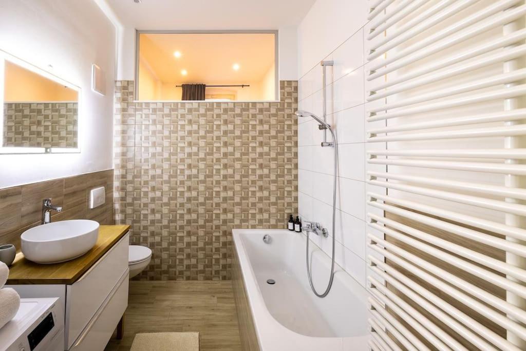 Apartment Design Altstadtperle Mit 2,5 Schlafzimmer- Waschmaschine - Parkplatz *